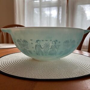 Vintage Pyrex Butterprint 4 QT